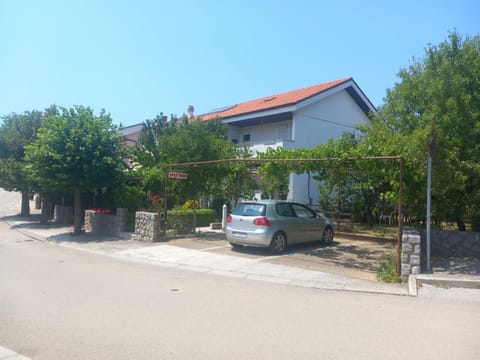 Property building, Day, Parking