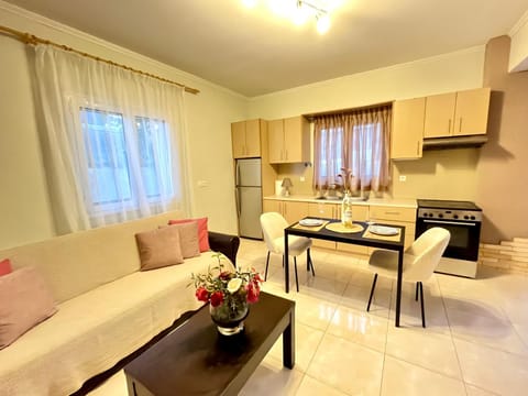Seating area, Dining area
