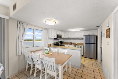 Kitchen or kitchenette, Dining area, dishwasher, oven, stove, toaster