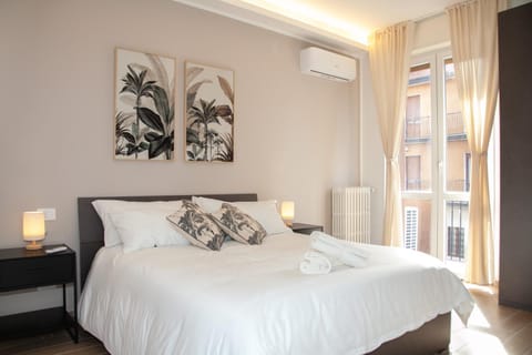 Bed, Photo of the whole room, Bedroom, towels, air conditioner