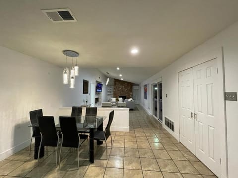 Luxury Home-Minutes from DFW & Dallas Love field House in Irving