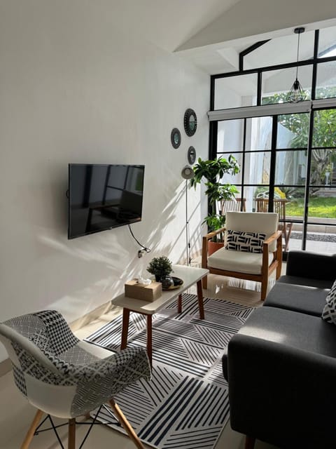 TV and multimedia, Seating area