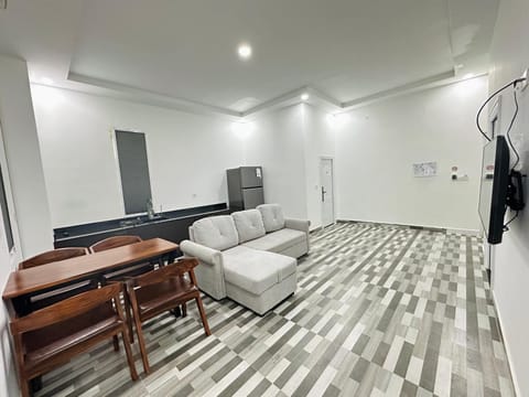 Bed, TV and multimedia, Kitchen or kitchenette, Living room, Photo of the whole room, Seating area, Bedroom, minibar, air conditioner