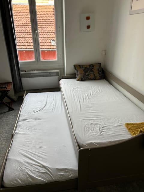 O métro gratte-ciel Apartment in Villeurbanne