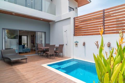 Seating area, Swimming pool
