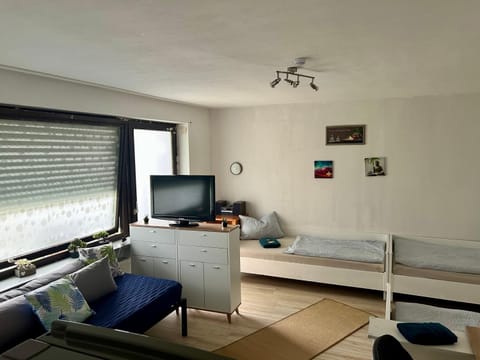 Communal lounge/ TV room, Bed, TV and multimedia, Photo of the whole room, Seating area, Bedroom