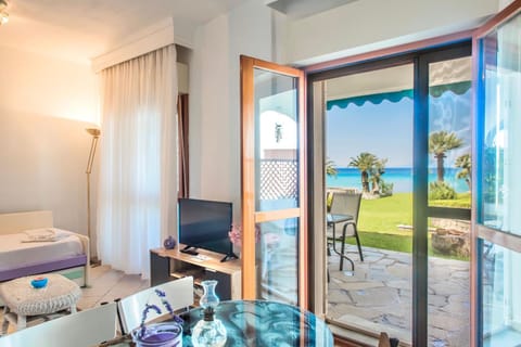 Natural landscape, Living room, Photo of the whole room, Dining area, Sea view