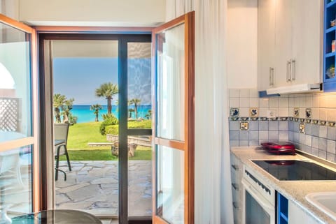 Kitchen or kitchenette, Sea view