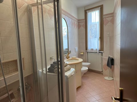 Shower, Toilet, Bathroom, bidet