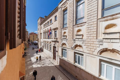 Day, Neighbourhood, City view, Street view, Location