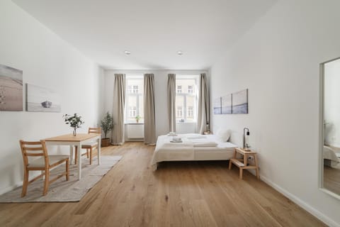 Bed, Bedroom, towels