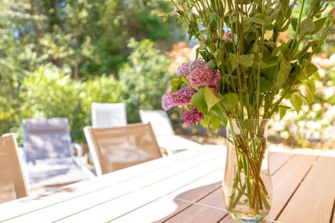 Le Cottage l Pool & Beachside l Shellter Rentals House in Saint-Tropez