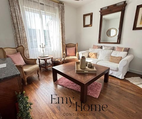 Living room, Seating area, internet