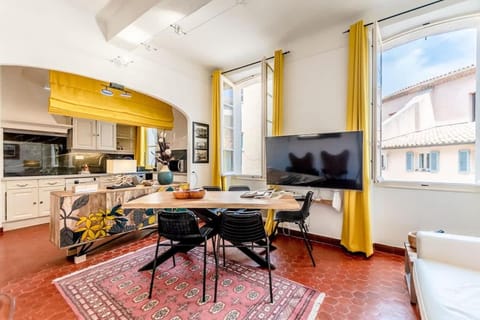 Le Seillon l Perfect Location l Shellter Rentals Apartment in Saint-Tropez