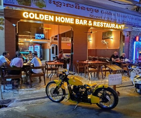 Restaurant/places to eat, Property logo or sign