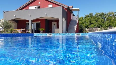 Swimming pool, Swimming pool