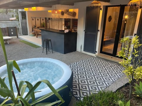Patio, Day, Natural landscape, Garden, Hot Tub, Open Air Bath