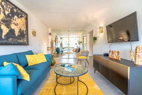 Les Amourie l Terrace & Parking l Shellter Apartment in Saint-Tropez