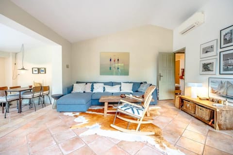 Le Petit Refuge l Authentic l Shellter Rentals House in Saint-Tropez