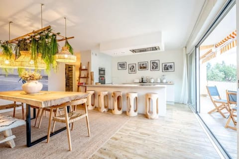 La Florida l Terrace & Beach l Shellter Rentals Apartment in Saint-Tropez