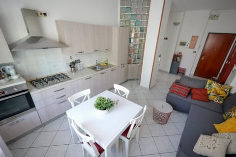 Kitchen or kitchenette, Living room