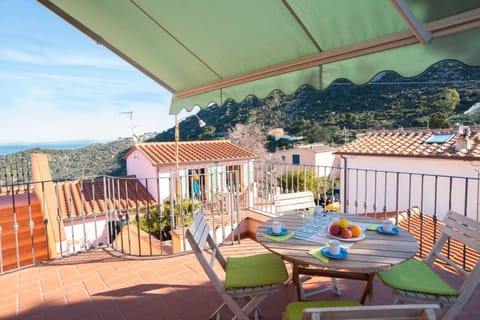 Patio, Natural landscape, View (from property/room), Balcony/Terrace, Dining area