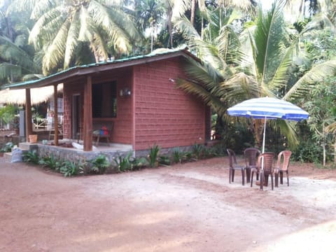 Patio, Day, Garden, Seating area, Bedroom