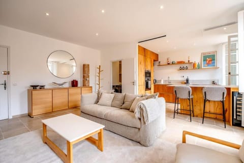 L'Oasis l Central & Comfort l Shellter Rentals Apartment in Saint-Tropez