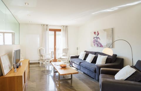 Communal lounge/ TV room, Living room