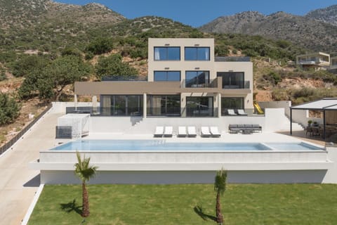 Property building, Natural landscape, Pool view, Swimming pool, sunbed