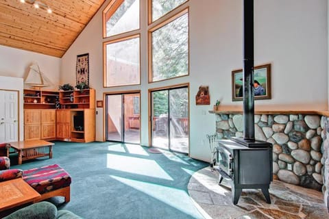 Yosemite View House in Yosemite Park Way