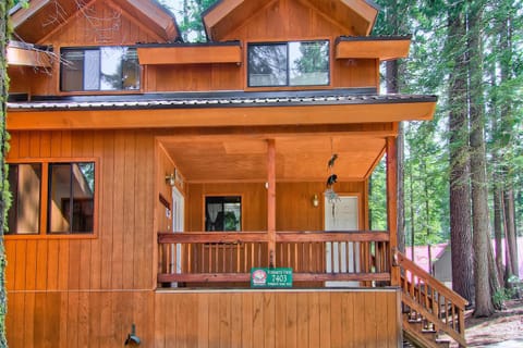 Yosemite View House in Yosemite Park Way