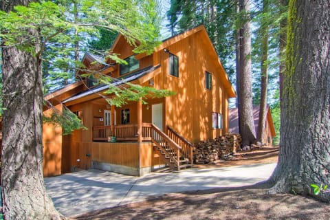 Yosemite View House in Yosemite Park Way