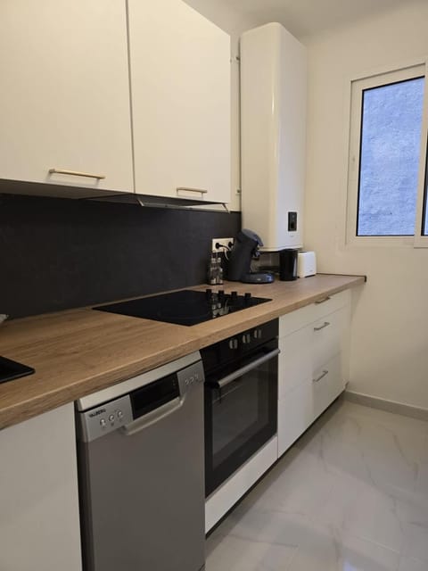 L'Alphonse l Near the Port l Shellter Rentals Apartment in Saint-Tropez