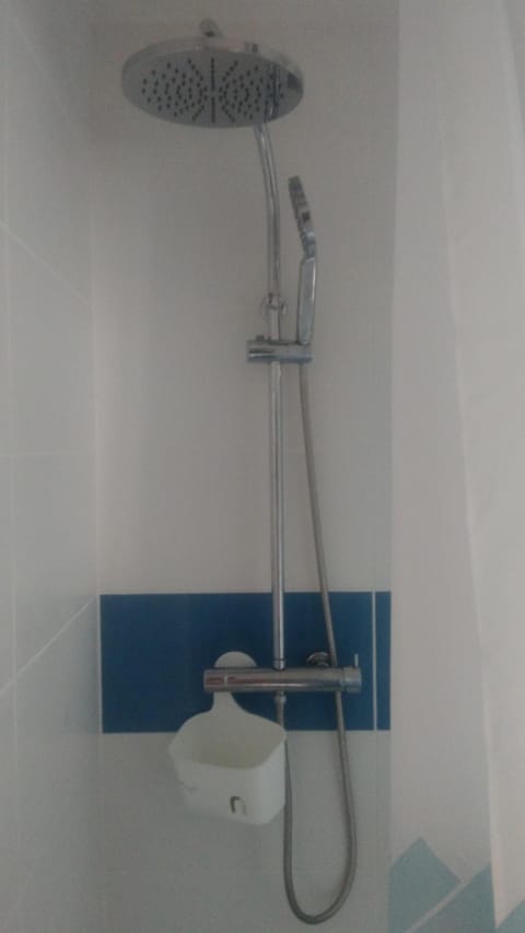 Le masque Apartment in Aubervilliers