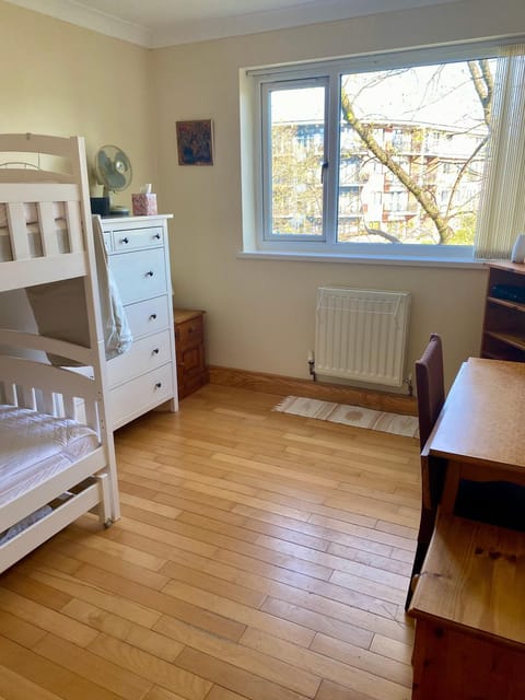 Bed, Photo of the whole room, Seating area, Bedroom