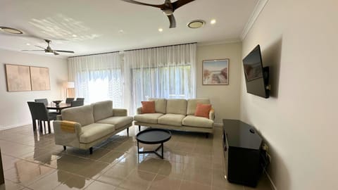 Communal lounge/ TV room, TV and multimedia, Living room, Seating area, Evening entertainment, fireplace