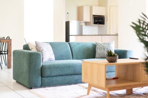 TV and multimedia, Kitchen or kitchenette, Living room, Seating area, heating