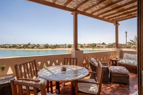 Balcony/Terrace, Dining area, Lake view