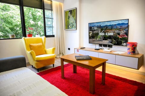 Communal lounge/ TV room, TV and multimedia, Living room, Seating area, Evening entertainment