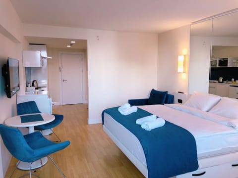 Property building, Kitchen or kitchenette, Living room, towels