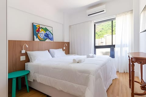 Bedroom, air conditioner