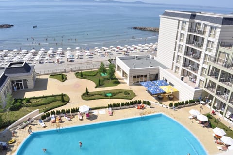 Pool view, Sea view