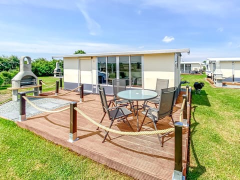 Property building, Balcony/Terrace, Garden view