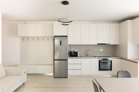 Coffee/tea facilities, Kitchen or kitchenette, Dining area
