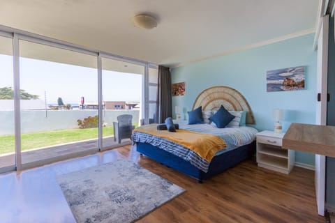 Bed, Balcony/Terrace, Photo of the whole room, Seating area, Bedroom