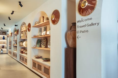 On-site shops, Lobby or reception