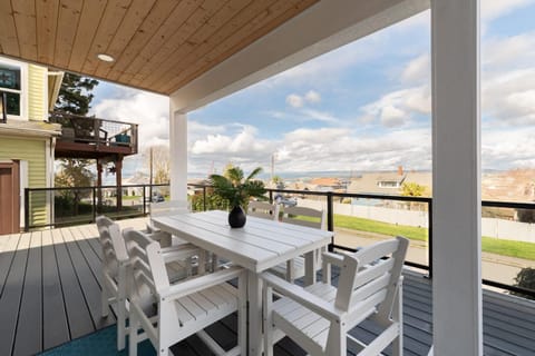 Patio, Day, Balcony/Terrace