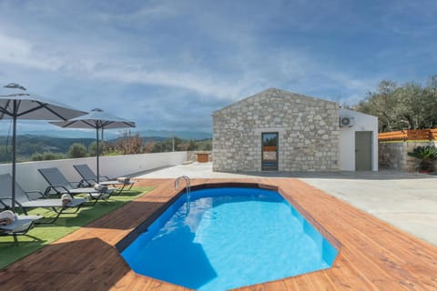 Property building, Patio, Day, Natural landscape, Mountain view, Pool view, Swimming pool, sunbed