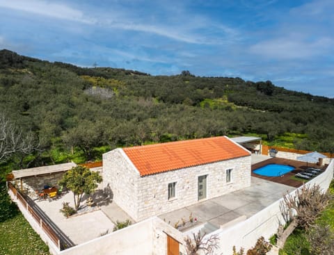 Property building, Spring, Day, Natural landscape, Mountain view, Pool view, Swimming pool, sunbed